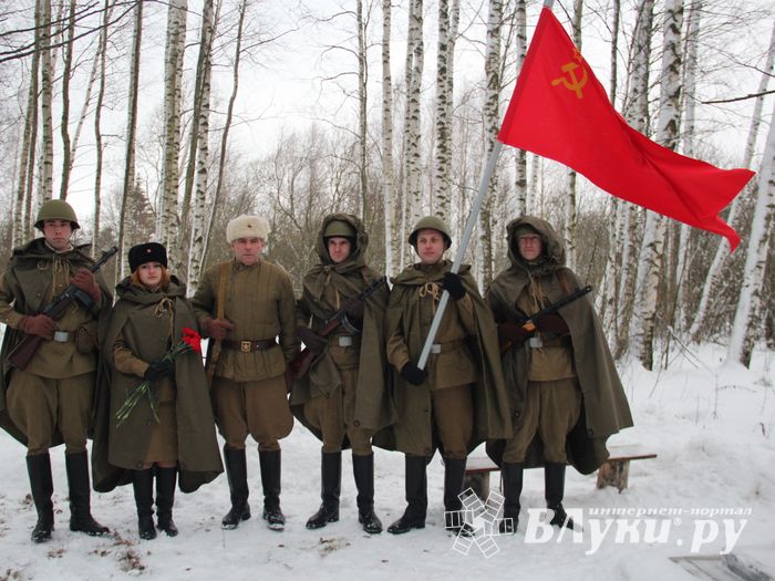 Никто не забыт: в Великих Луках благоустроили могилу неизвестного солдата (ФОТО)