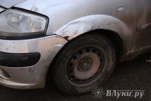 Citroen и Fiat не поделили дорогу на перекрестке в Великих Луках (фото)