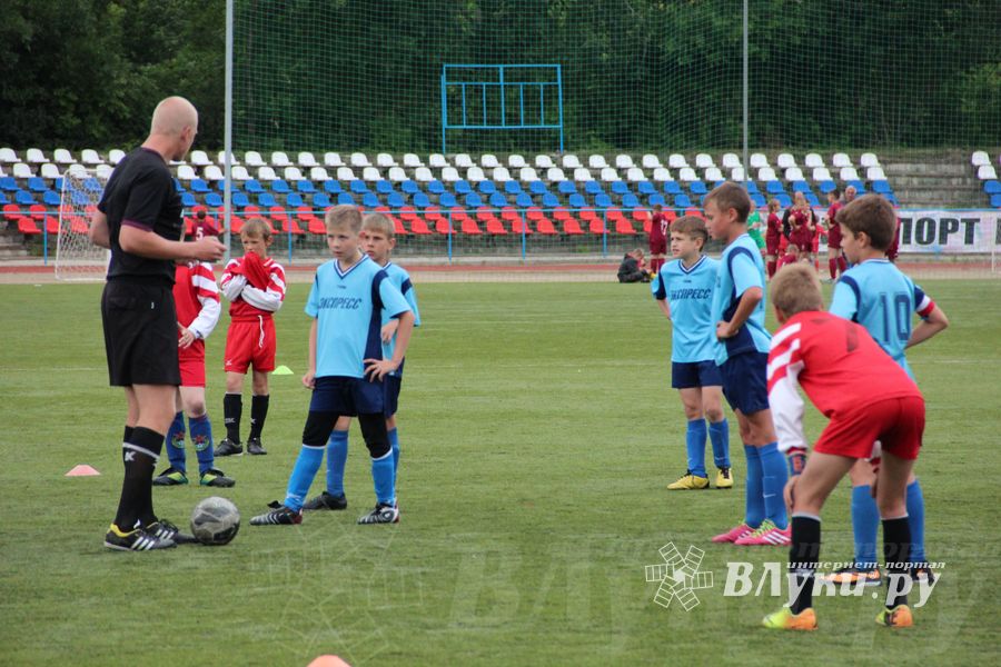 «Кожаный мяч» в Великих Луках