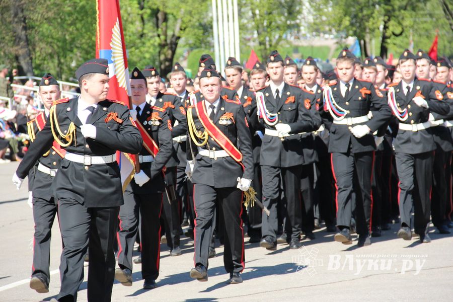 В Великих Луках прошел Парад Победы (ФОТО)