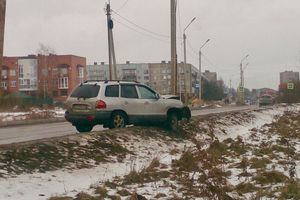 ДТП в Великих Луках: врезался в столб, огорчился и ушёл (ФОТО)
