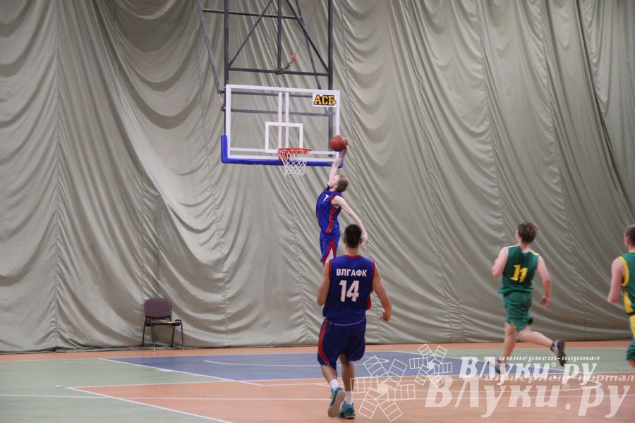 Команда «Экспресс» стала обладательницей Кубка г. Великие Луки по баскетболу