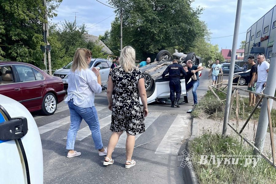 Серьёзное ДТП на перекрёстке Великих Лук (ФОТО)