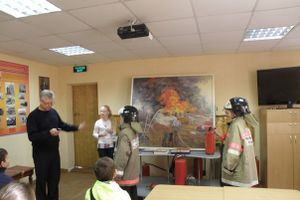 Псковских школьников научили бороться с огнем (фото)