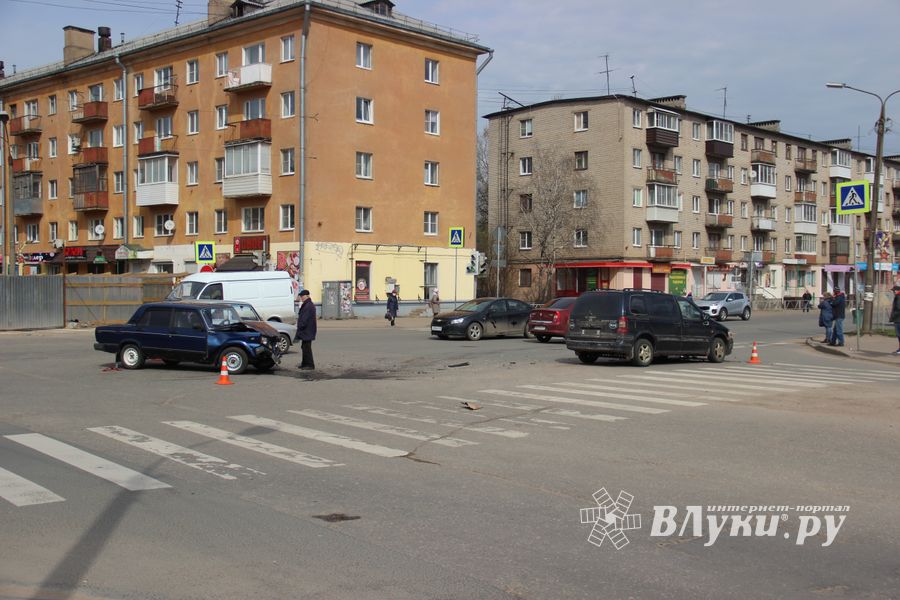 ДТП на перекрёстке Ленина-Дьяконова (ФОТО)