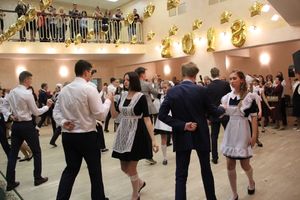 В Великих Луках прошли «Последние звонки» (ФОТО)