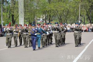 Парад Победы в Великих Луках (фото)