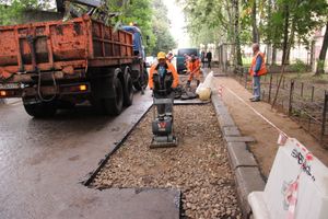 Дорожные работы на улицах Великих Лук (ФОТО)