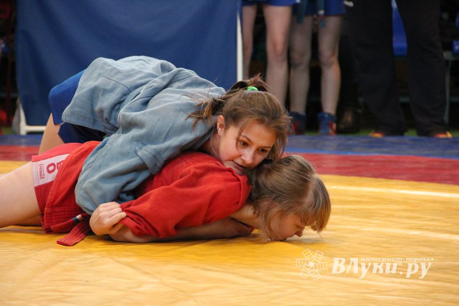 Великолукские самбисты завоевали 54 награды на Первенстве города (ФОТО)