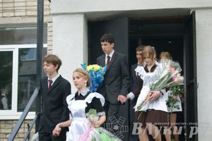 «Последний звонок» в школах Великих Лук