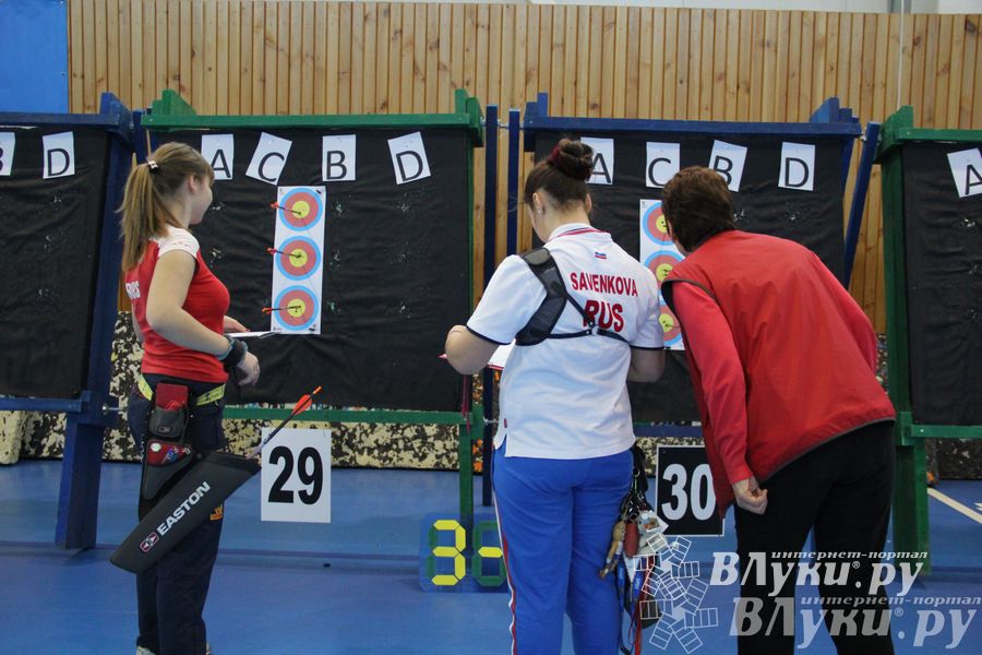 Великолучанка Александра Савенкова стала обладательницей золота на всероссийских соревнованиях по стрельбе из лука (фото)
