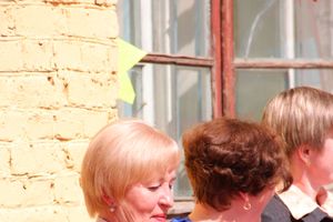 В Великих Луках прозвенели «последние» звонки (ФОТО)