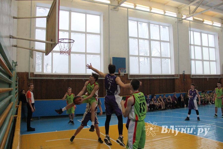 В Великих Луках прошёл дивизиональный этап лиги «КЭС-БАСКЕТ» (ФОТО)