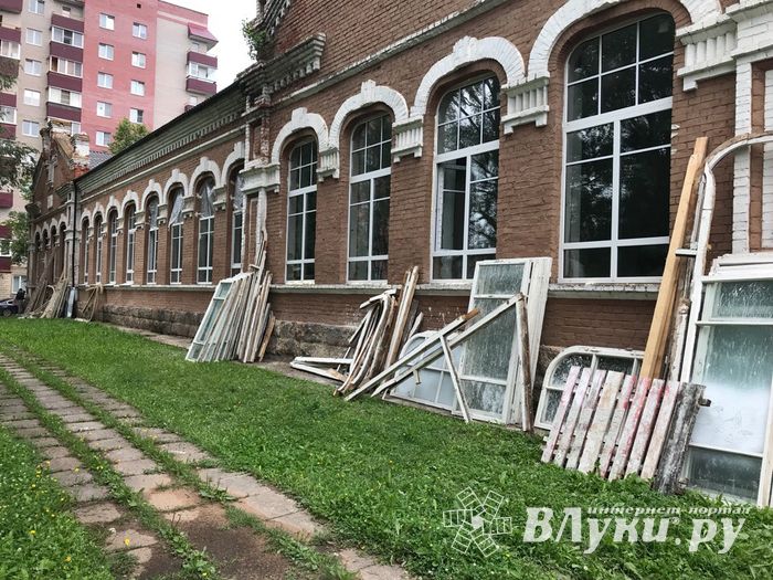 Пластиковые окна не нарушили стиль старинного особняка (ФОТО)