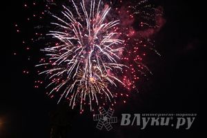 Праздничный салют в честь Дня города