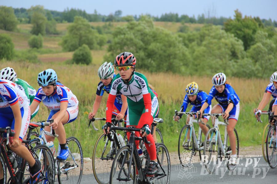 В Великих Луках состоялось награждение победителей Чемпионата России по велоспорту в парной гонке (фото)