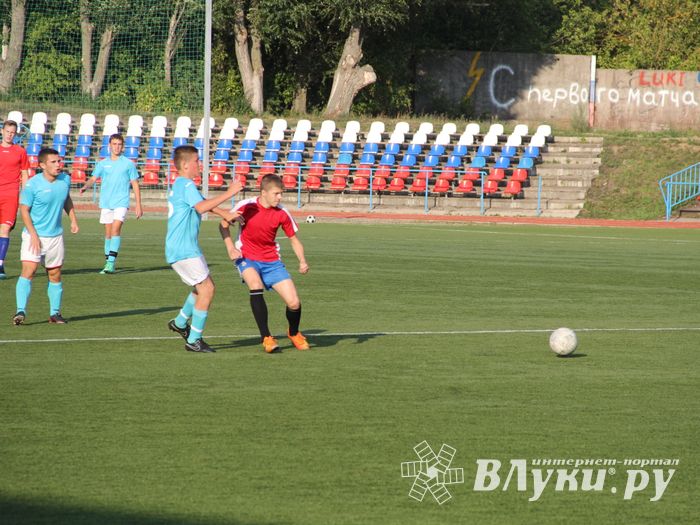 В минувшие выходные великолучане сыграли в футбол (фото)