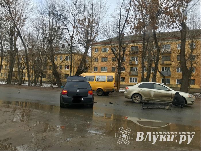 ДТП на выезде с АЗС на проспекте Гагарина (ФОТО)