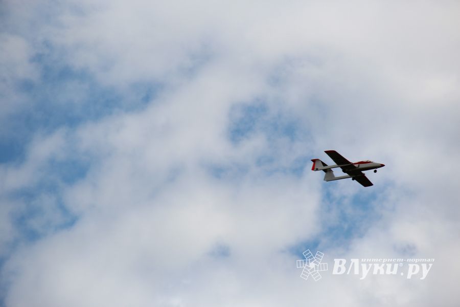 В Великих Луках проходит 7-й Фестиваль авиамодельного спорта (ФОТО)