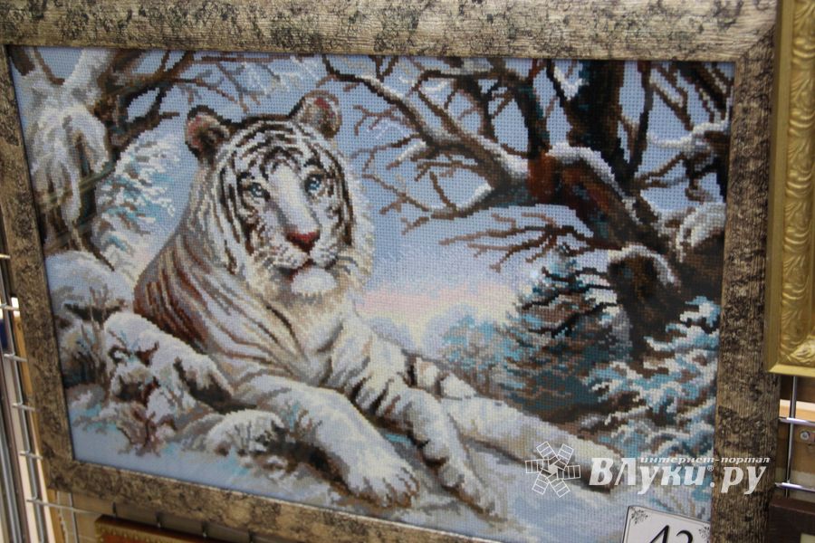 В Великих Луках прошел конкурс-выставка вышивки и бисера (ФОТО)