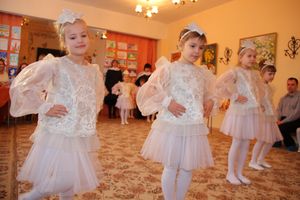 «Красота Божьего мира» в рисунках дошколят Великих Лук (ФОТО)