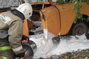 В Пскове прошла тренировка по реагированию пожарно-спасательных подразделений на ДТП (фото)