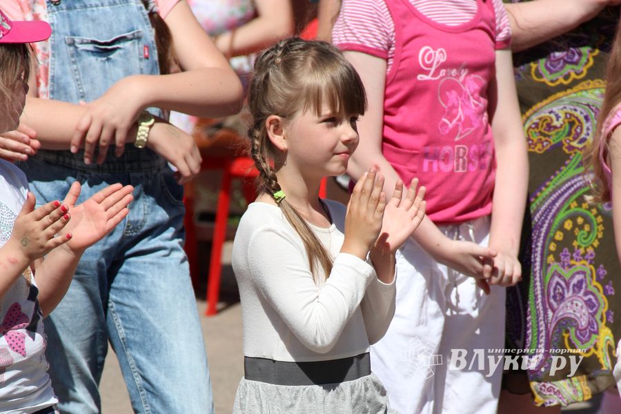 В Великих Луках отмечают День защиты детей 