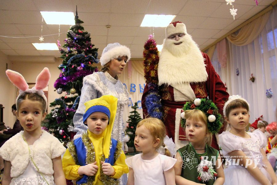 В детских садах Великих Лук проходят новогодние утренники (ФОТО)