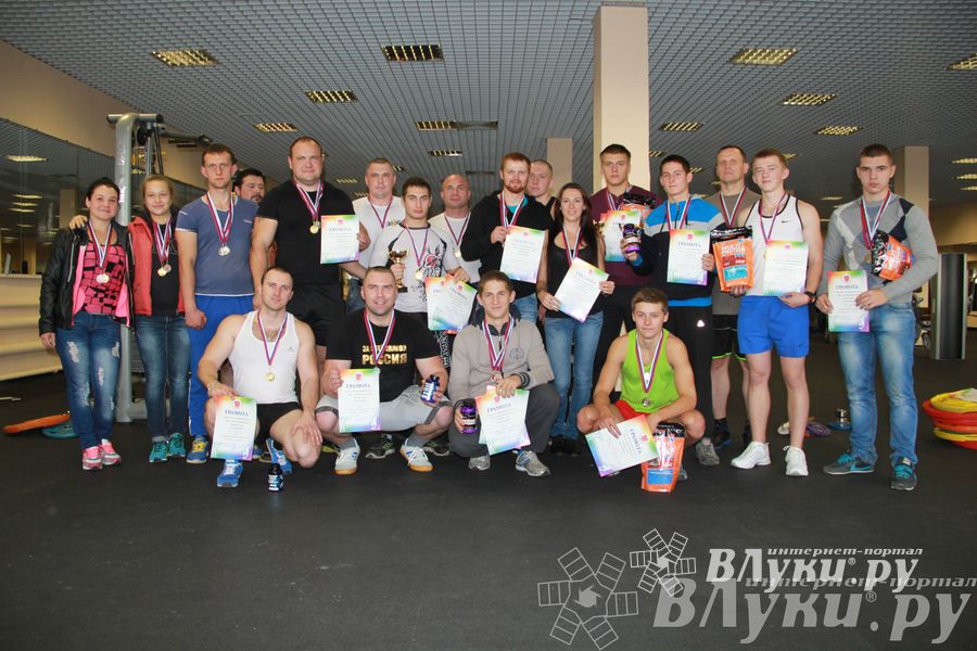 В Великих Луках прошли соревнования по жиму штанги и армлифтингу (фото)