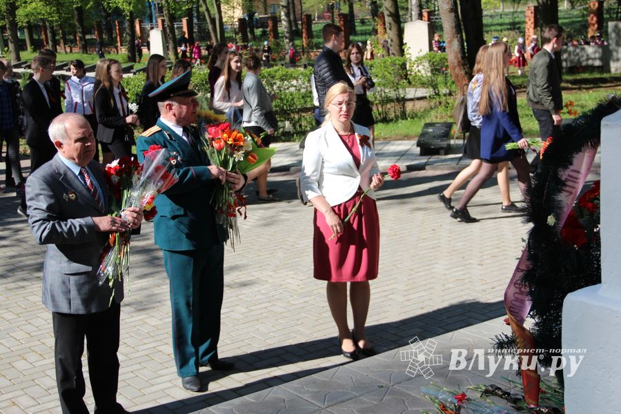 Юные великолучане почтили память бойцов Великой войны (ФОТО)