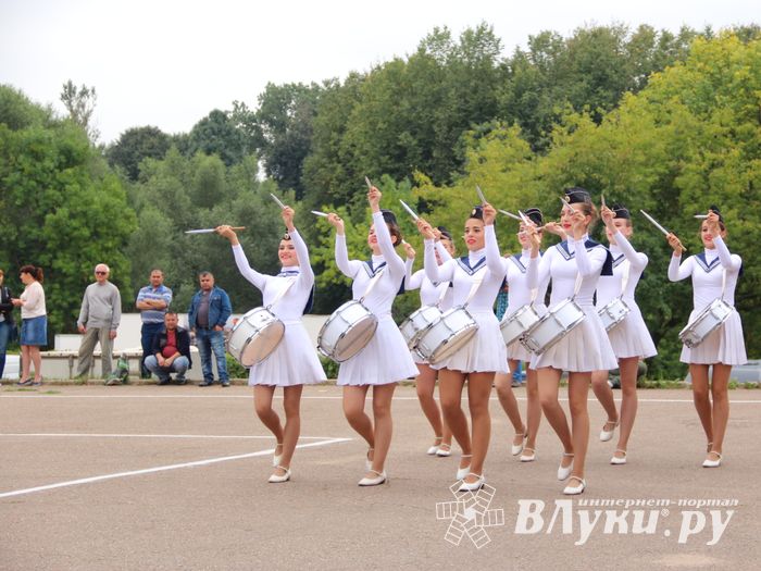 В Великих Луках проходит Международный фестиваль-конкурс среди мажореток и барабанщиц (ФОТО)