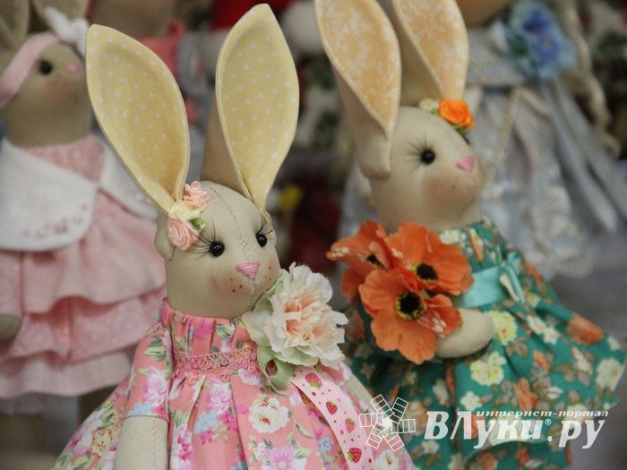 В Великих Луках открылась 8-ая Великолукская универсальная выставка (ФОТО)