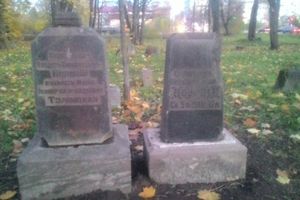 В Великих Луках вандалы осквернили могилы предков академика Виноградова (ФОТО)