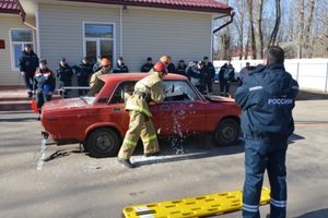 ​В Великих Луках прошли соревнования по проведению аварийно-спасательных работ