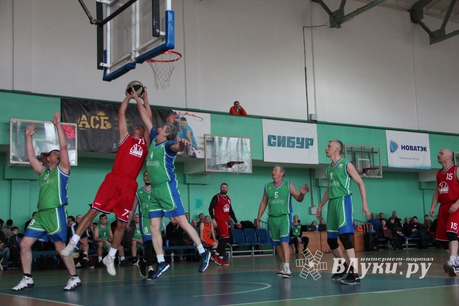 Великолучане — серебряные призеры межрегионального турнира ветеранов баскетбола (ФОТО)