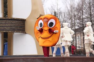 В Великих Луках сожгли Масленицу (фото)