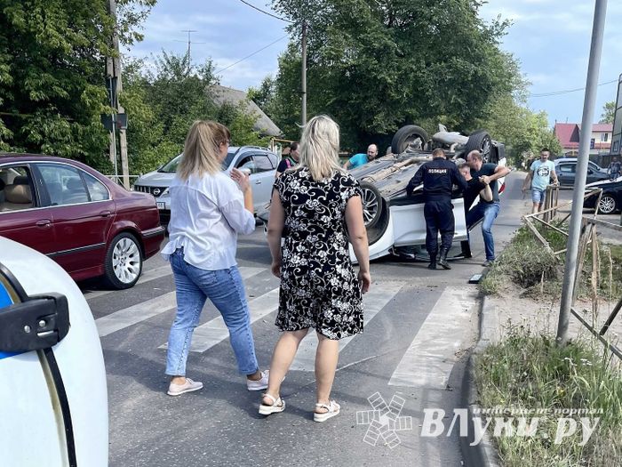 Серьёзное ДТП на перекрёстке Великих Лук (ФОТО)