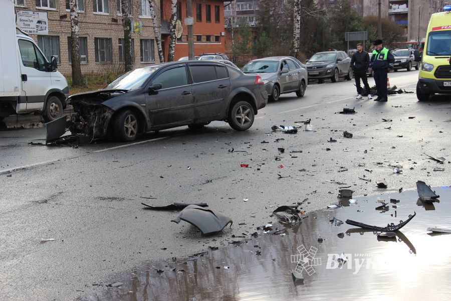 Серьёзное ДТП произошло в Великих Луках (ФОТО)