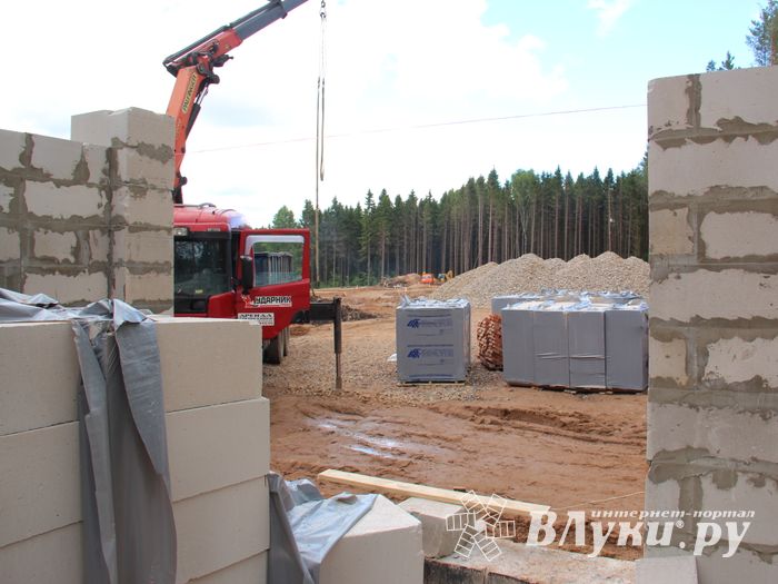 Строительство велоцентра в Великих Луках: склад, спортплощадки, велодорожки и земляника (ФОТО)