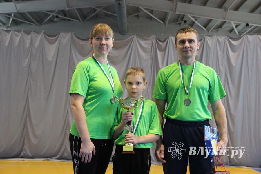 Семейные соревнования «Папа, мама, я – спортивная семья» прошли в Великих Луках (ФОТО)