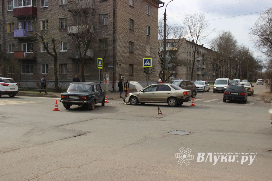 Попавший в ДТП великолучанин просит откликнуться свидетелей (ФОТО)