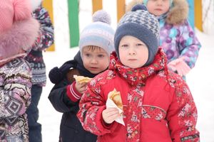 В детских садах Великих Лук празднуют Масленицу (ФОТО)