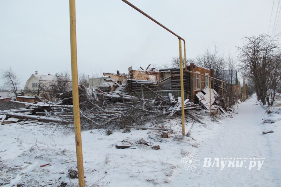 В Великих Луках продолжается расчистка местности для строительства путепровода (ФОТО)