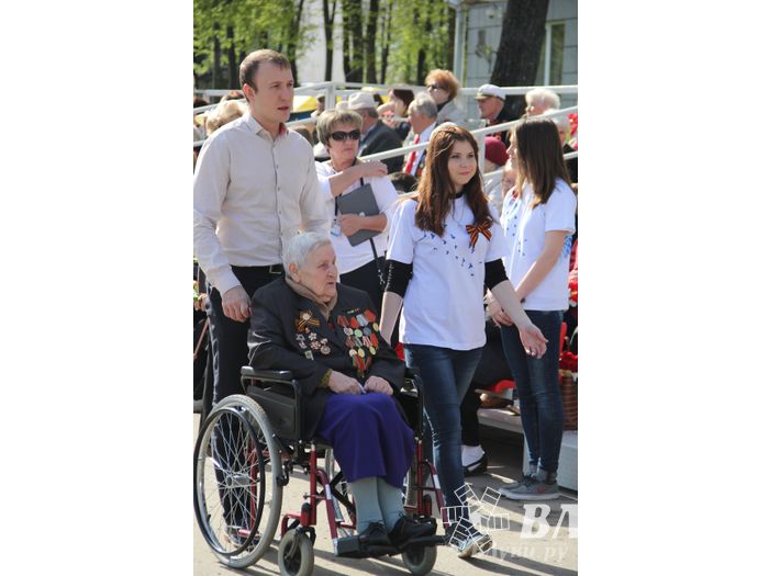 Парад Победы в Великих Луках (фото)