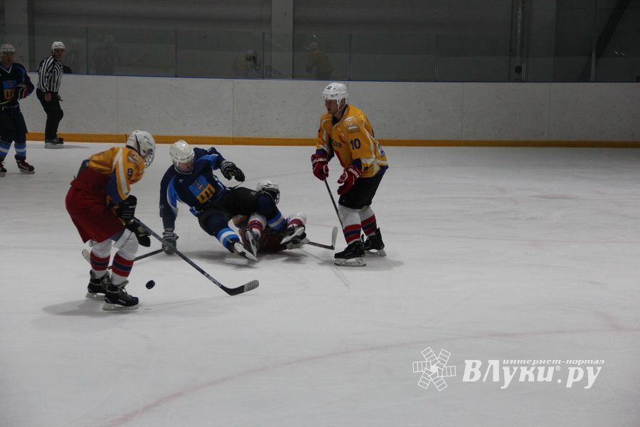 В великолукском «Айсберге» прошли матчи Чемпионата Псковской области по хоккею (ФОТО)
