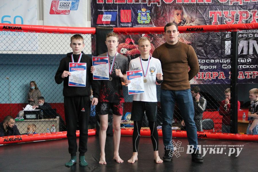 В Великих Луках прошел кубок по смешанному боевому единоборству (ФОТО)