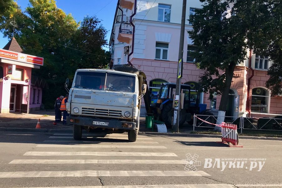 На пр-те Ленина произошёл прорыв трубы водоснабжения (ФОТО)