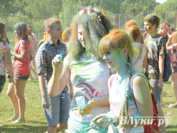Яркие эмоции «ColorFest» в Великих Луках (ФОТО)