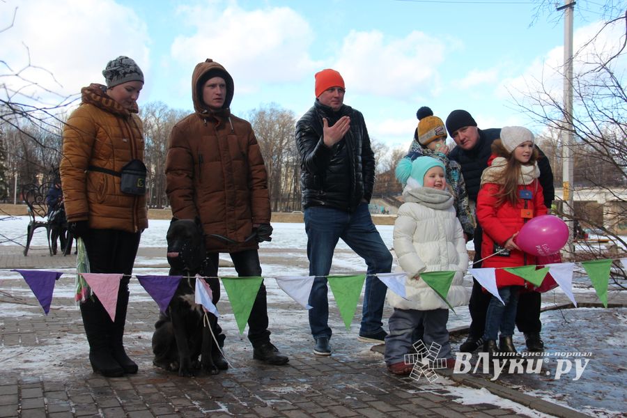 В Великих Луках широко отметили Масленицу (ФОТО)