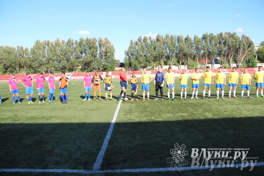 В Великих Луках команда «КПРФ» обыграла команду «Спартака» (фото)